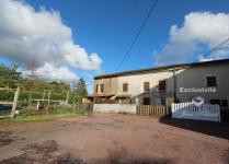 Belle villa de plain-pied avec piscine et dépendances