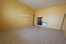 Belle villa de plain-pied avec piscine et dépendances